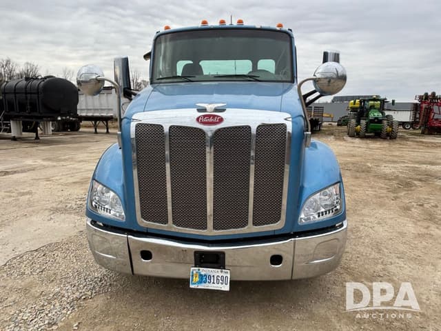 Image of Peterbilt 579 equipment image 2