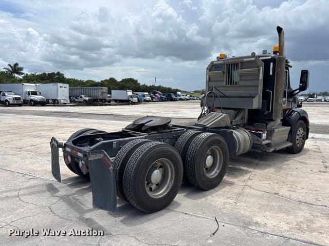 Image of Peterbilt 579 equipment image 4