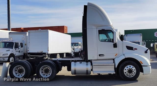 Image of Peterbilt 579 equipment image 3