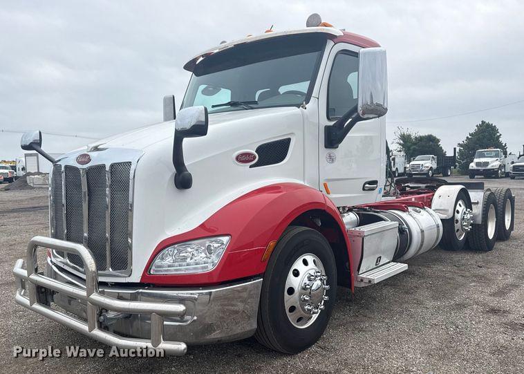 Image of Peterbilt 579 Primary image