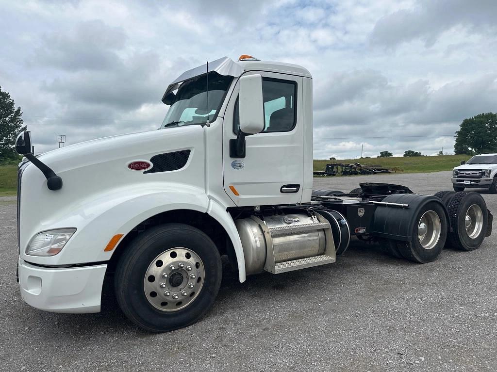 Image of Peterbilt 579 Primary image