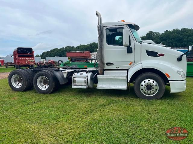 Image of Peterbilt 579 equipment image 1