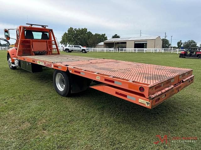 Image of Peterbilt 357 equipment image 4