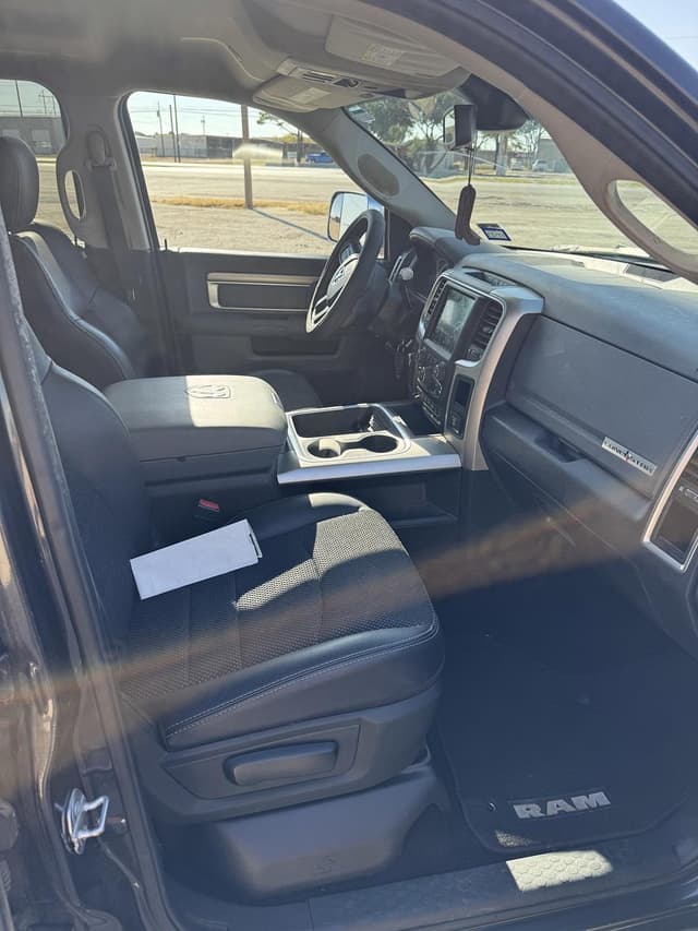 Image of Dodge Ram 2500 equipment image 3