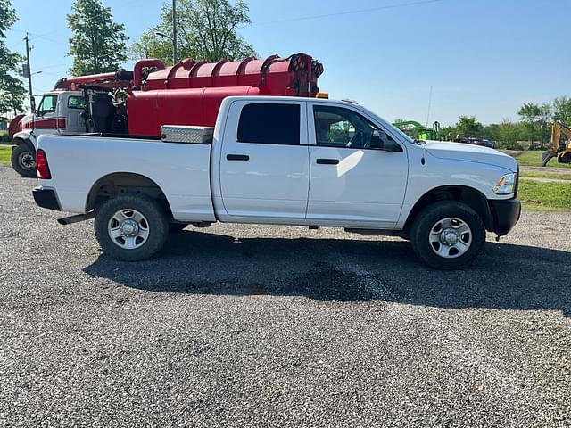 Image of Dodge Ram 2500 equipment image 3