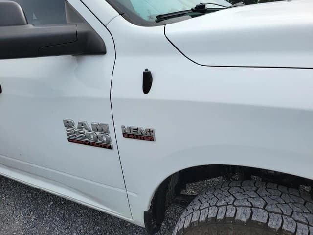 Image of Dodge Ram 2500HD equipment image 3