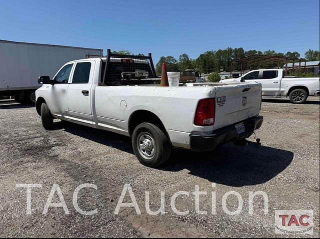 Image of Dodge Ram 2500HD equipment image 2