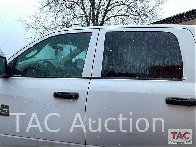 Image of Dodge Ram 2500HD equipment image 2