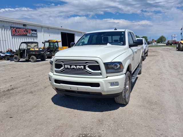 Image of Dodge Ram 2500HD equipment image 2
