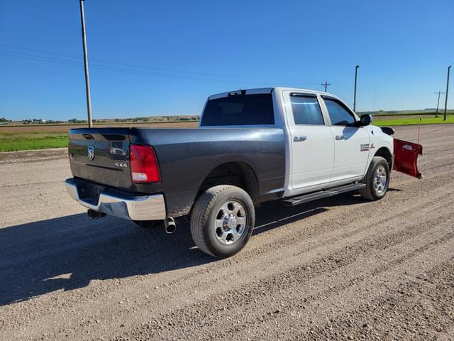 Image of Dodge Ram 2500HD equipment image 2