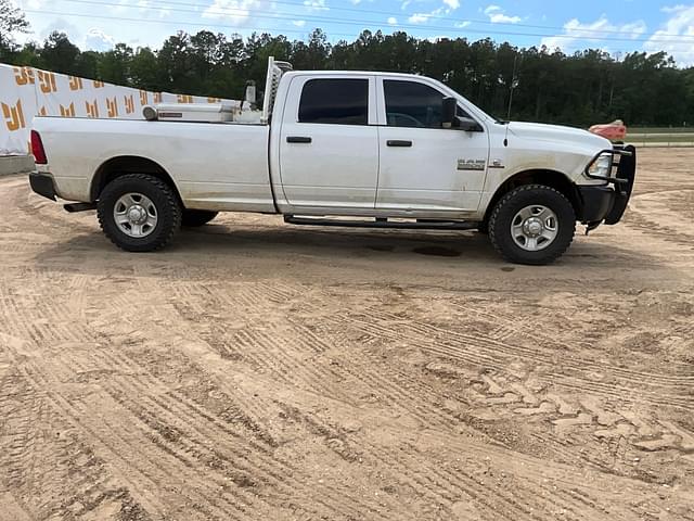 Image of Dodge Ram 3500 equipment image 3