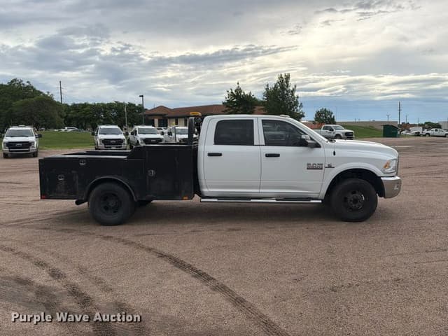 Image of Dodge Ram 3500 equipment image 3