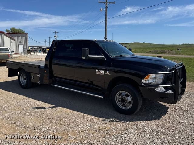 Image of Dodge Ram 3500 equipment image 2