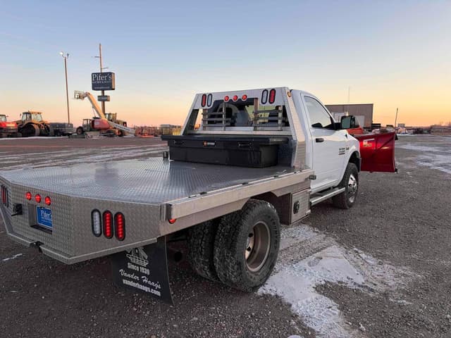 Image of Dodge Ram 3500 equipment image 2