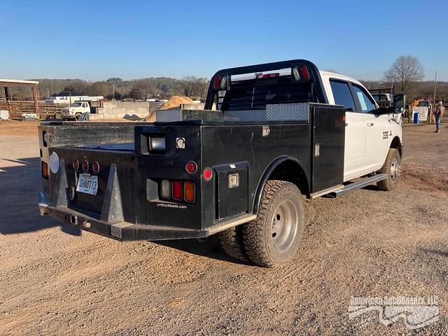 Image of Dodge Ram 3500 equipment image 2