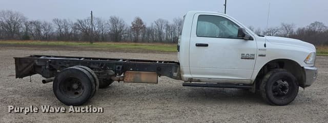 Image of Dodge Ram 3500 equipment image 3