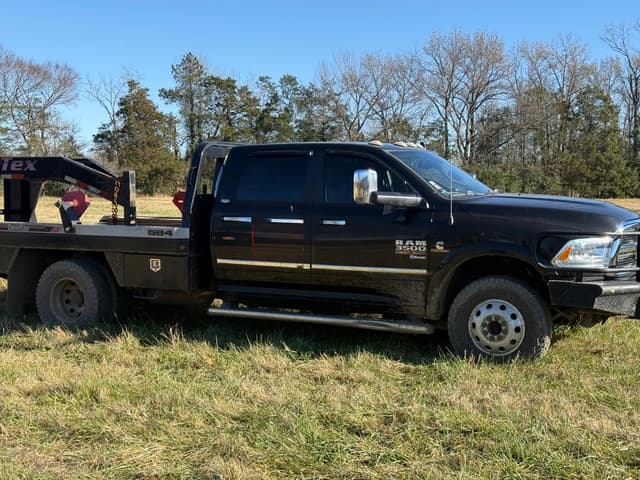 Image of Dodge Ram 3500 equipment image 2