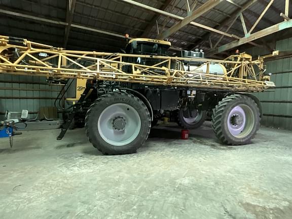 Image of RoGator RG1100C equipment image 2