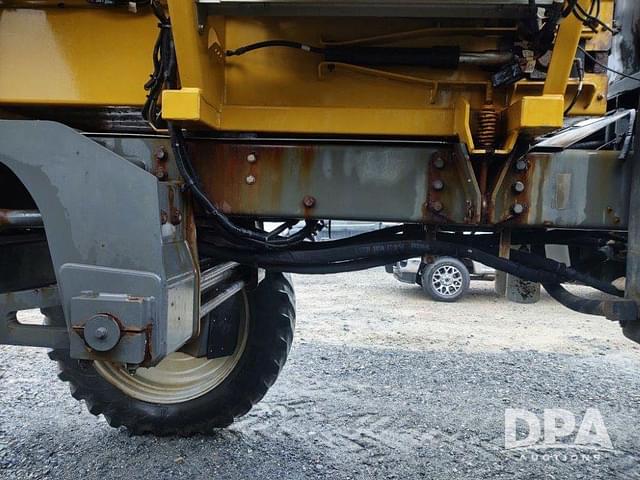 Image of RoGator RG1100C equipment image 4