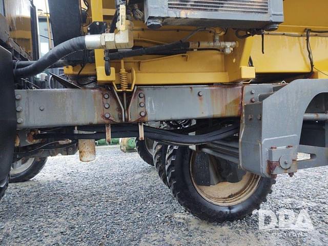 Image of RoGator RG1100C equipment image 3