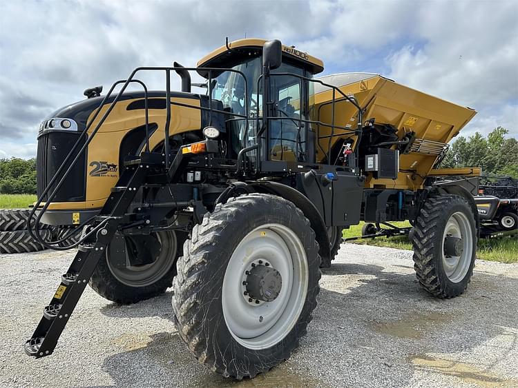 2018 RoGator RG1100C Equipment Image0