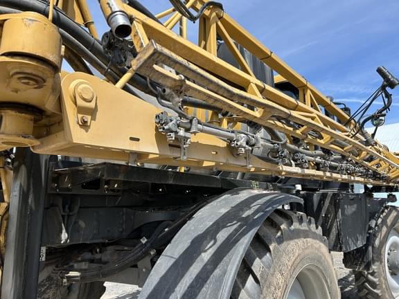 Image of RoGator RG1300B equipment image 4
