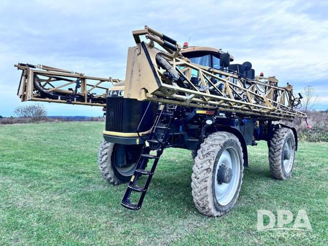 Image of RoGator RG1300B equipment image 2