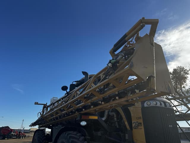 Image of RoGator RG1300C equipment image 4