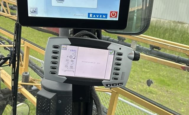 Image of RoGator RG700B equipment image 4