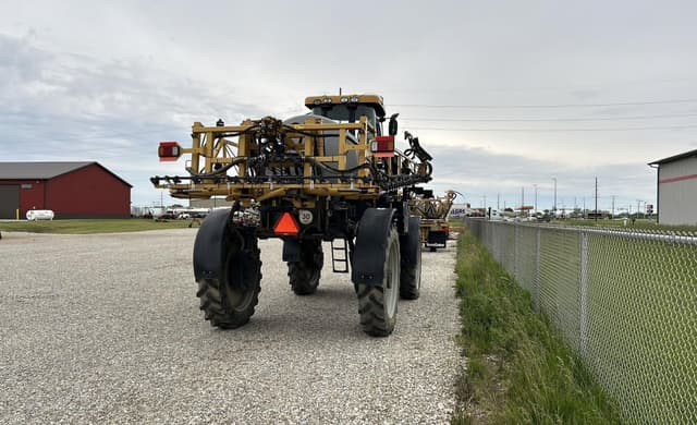 Image of RoGator RG700B equipment image 2
