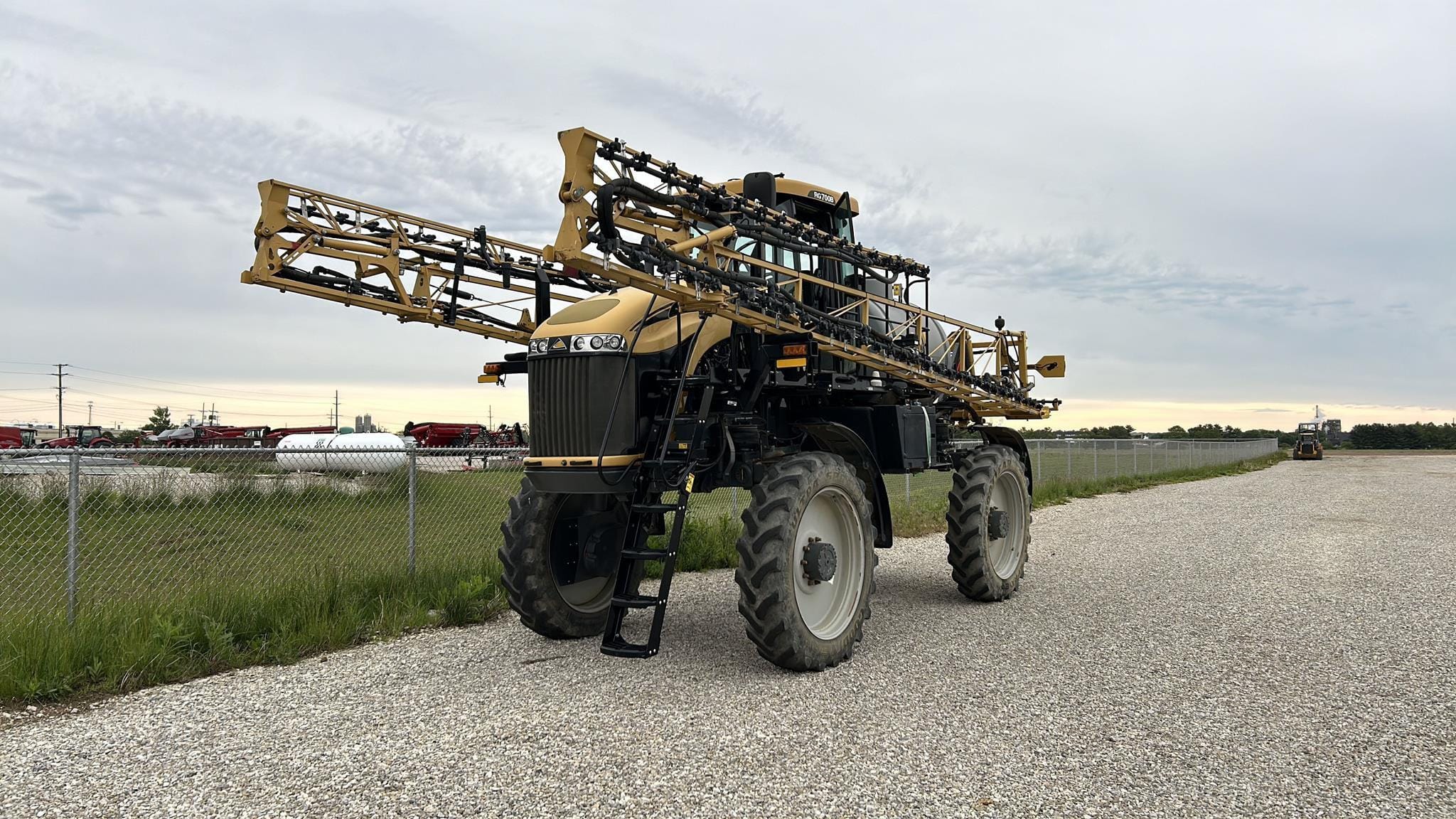 2018 RoGator RG700B Equipment Image0