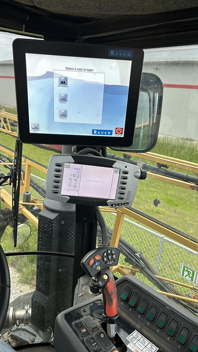 Image of RoGator RG700B equipment image 4