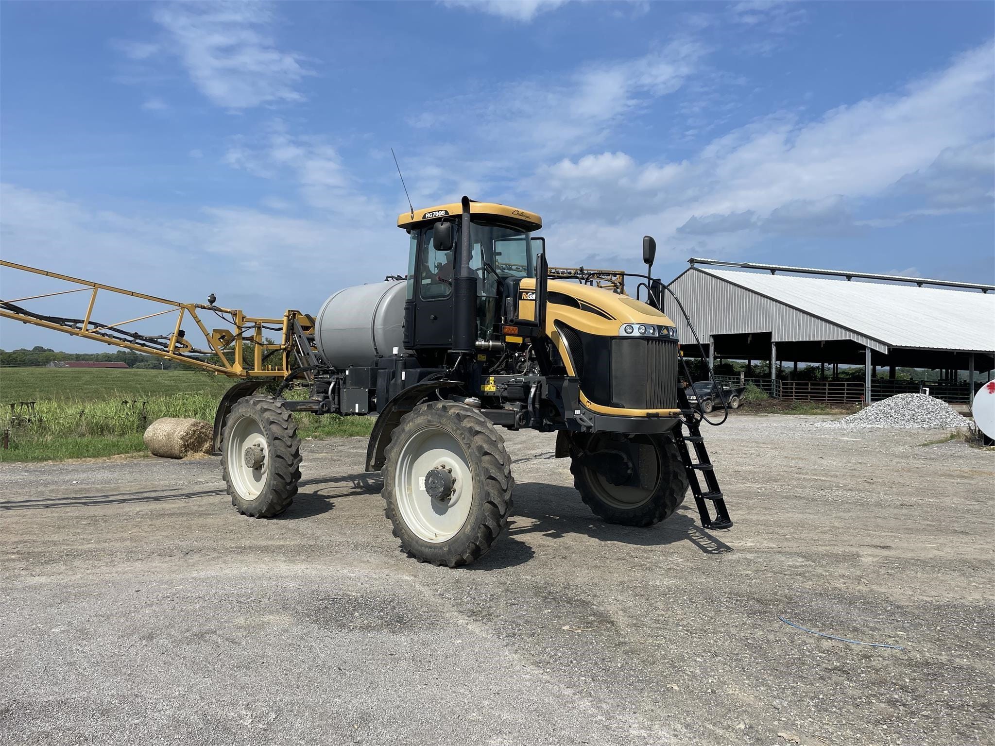 2018 RoGator RG700B Equipment Image0
