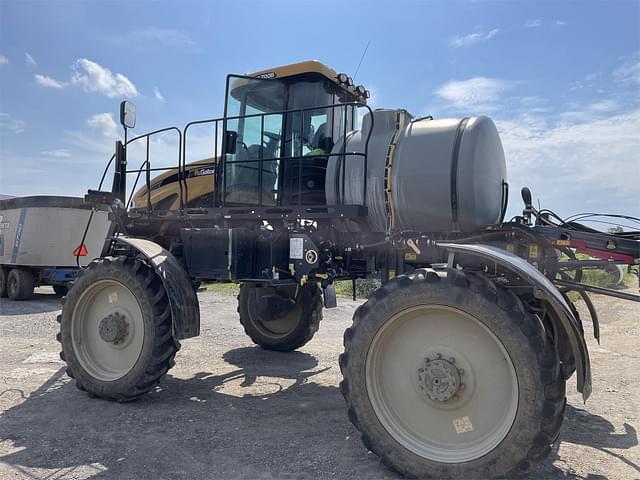 Image of RoGator RG700 equipment image 2