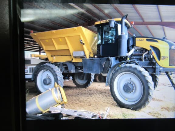 Image of RoGator RG900C - Chemical Applicators | Sprayers - Self Propelled equipment image 1