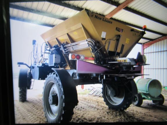 Image of RoGator RG900C - Chemical Applicators | Sprayers - Self Propelled equipment image 3