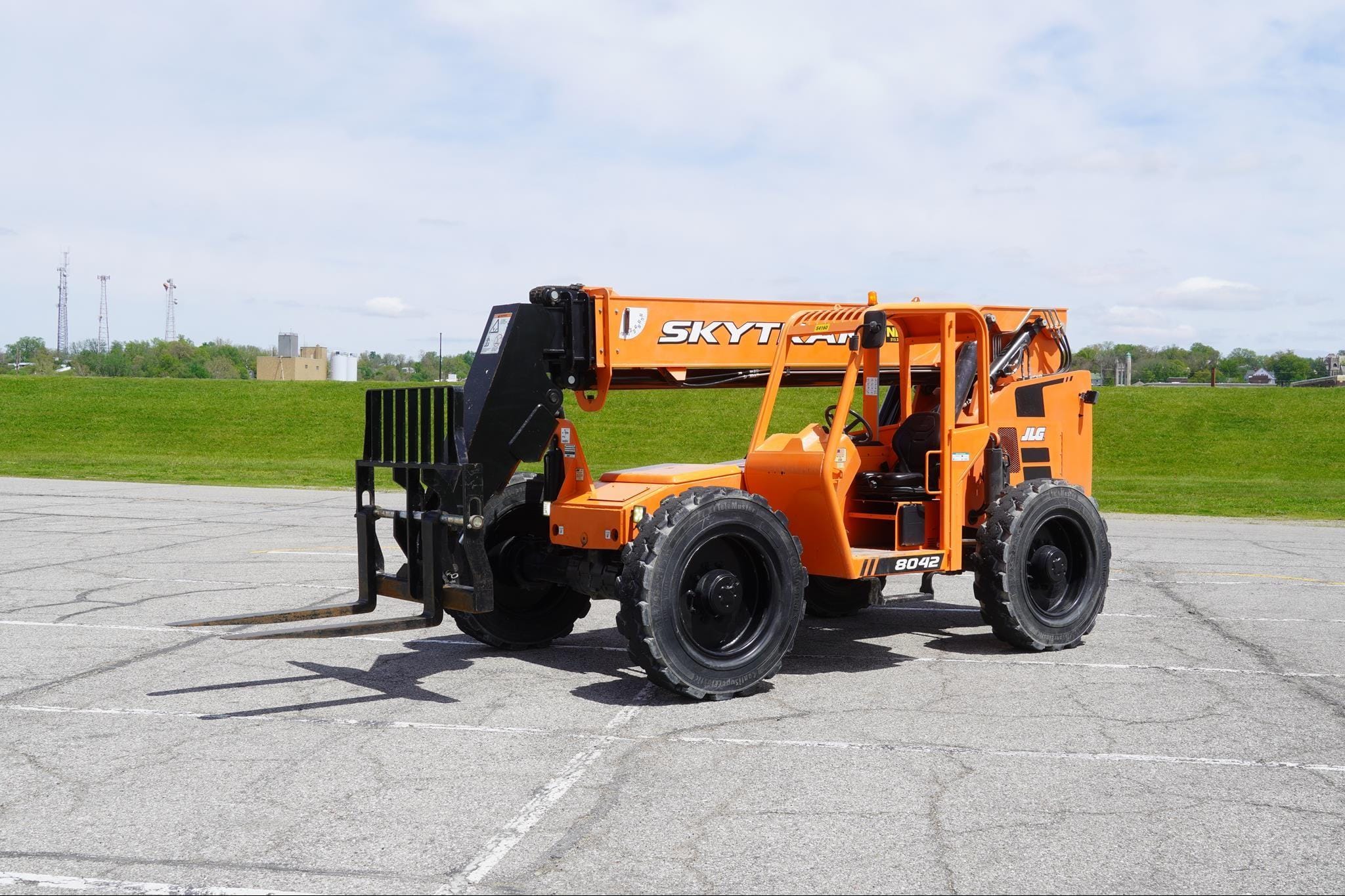 2018 Skytrak 8042 Equipment Image0