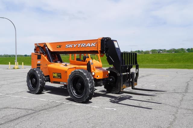 Image of Skytrak 8042 equipment image 3
