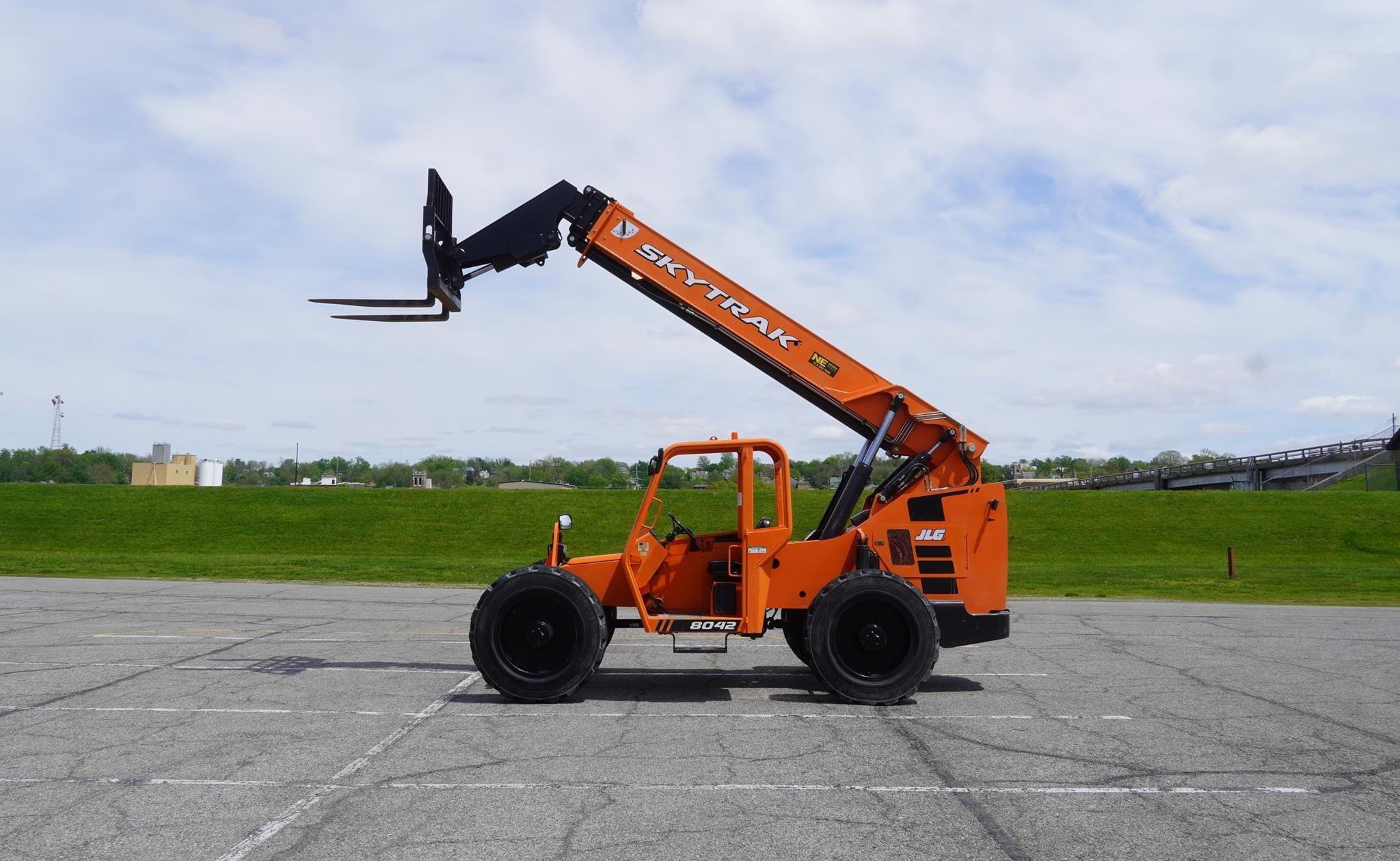 2018 Skytrak 8042 Equipment Image0