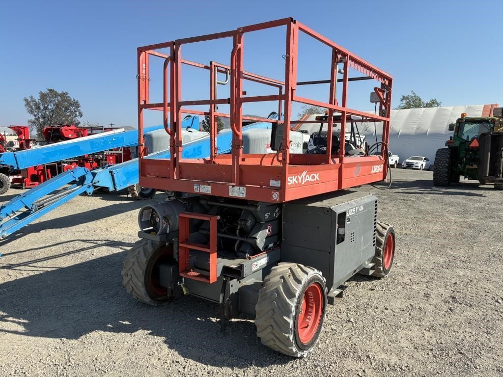 2018 Sky Jack SJ6826RT Equipment Image0