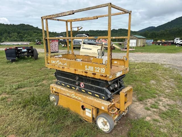 Image of Sky Jack SJIII3219 equipment image 3
