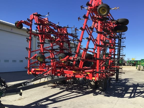 2018 Sunflower 5056 Equipment Image0