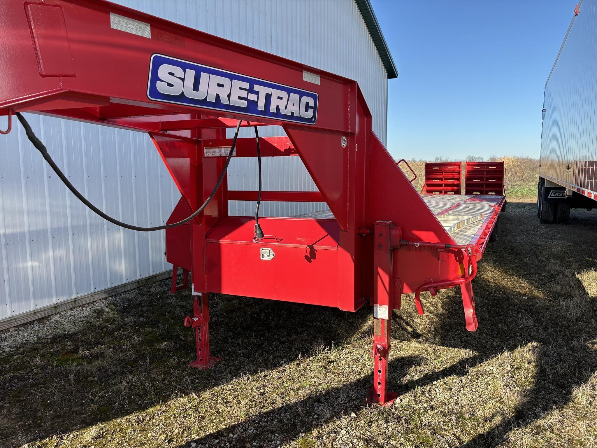 2018 Sure-Trac ST102355LPD02A-GN-259 Equipment Image0