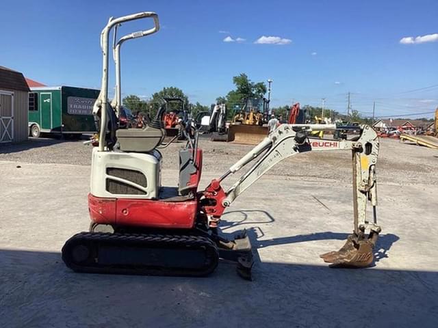 Image of Takeuchi TB210R equipment image 4
