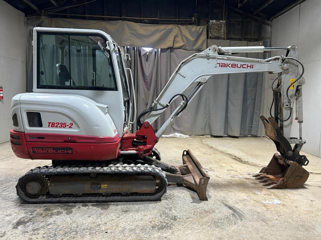 Image of Takeuchi TB235-2 equipment image 3
