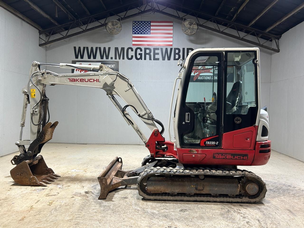 2018 Takeuchi TB235-2 Equipment Image0