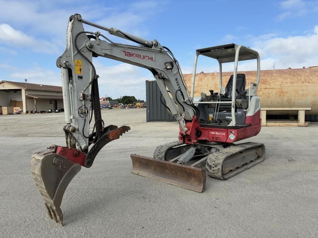 2018 Takeuchi TB235-2 Equipment Image0