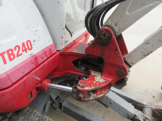 Image of Takeuchi TB240 equipment image 4