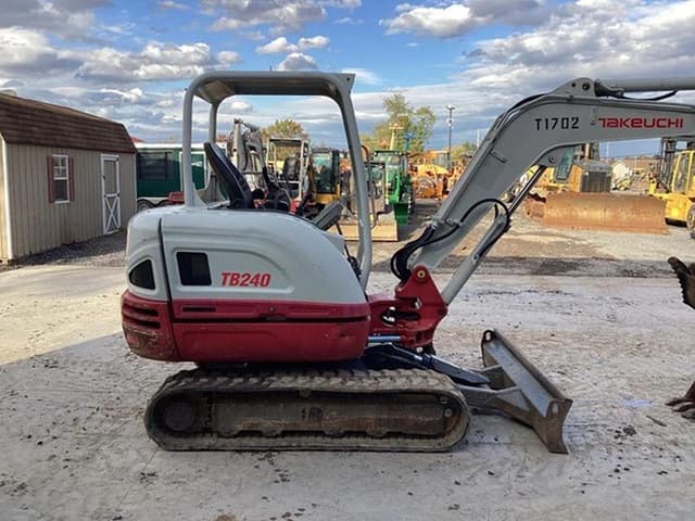 Image of Takeuchi TB240 equipment image 4