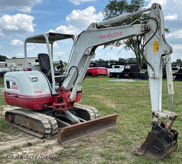 Image of Takeuchi TB240 equipment image 2